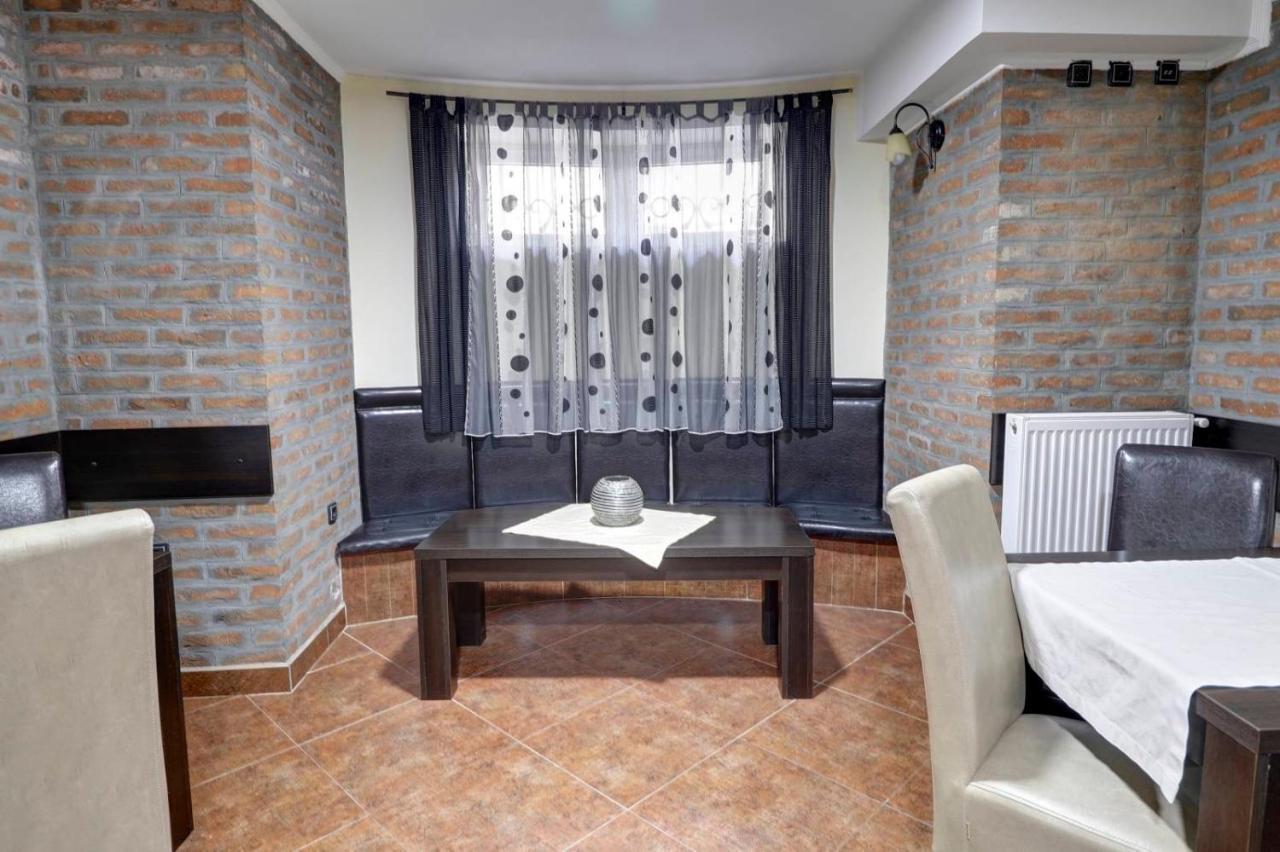 Hotel Perla Ldm Leskovac レスコヴァツ エクステリア 写真