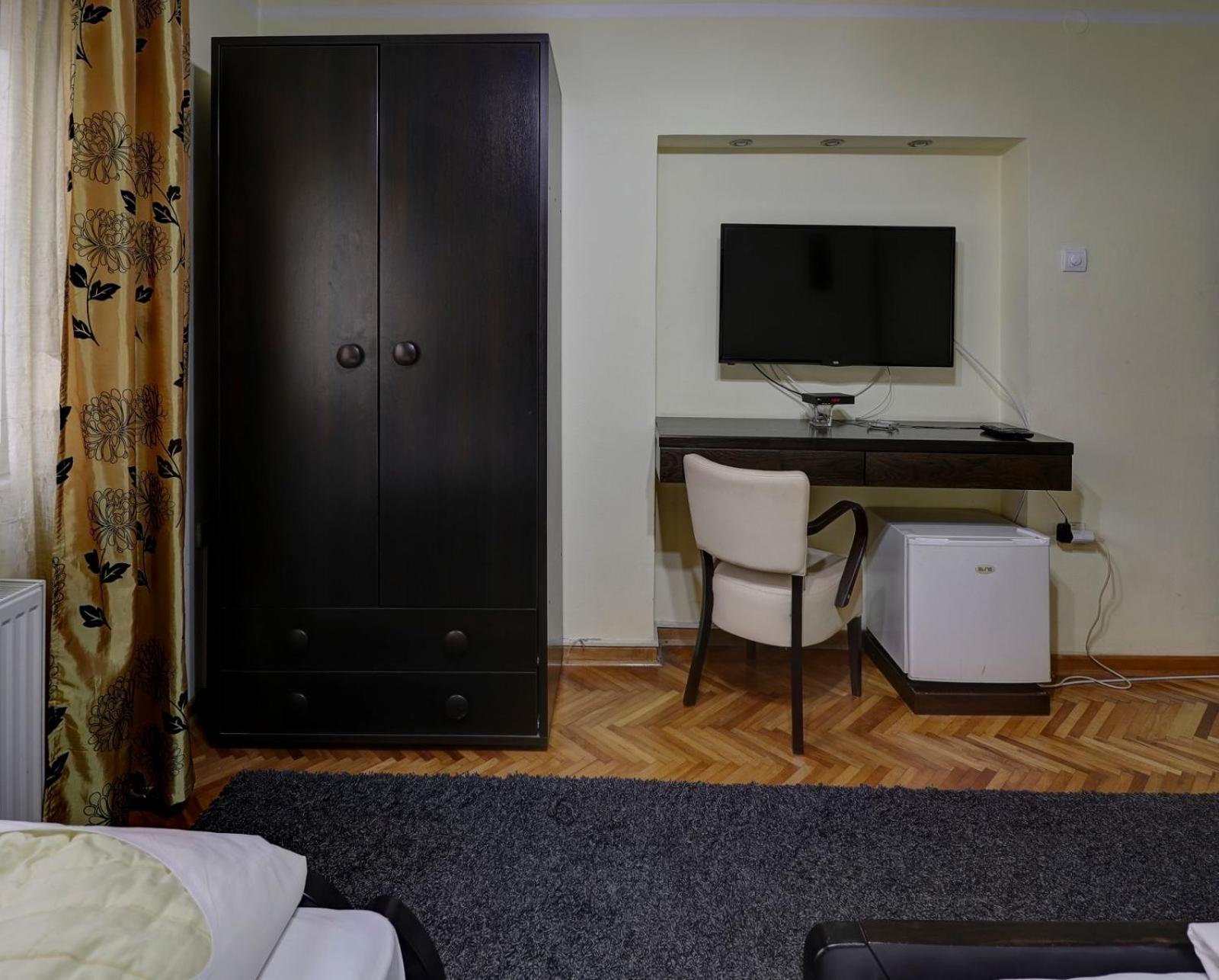Hotel Perla Ldm Leskovac レスコヴァツ エクステリア 写真