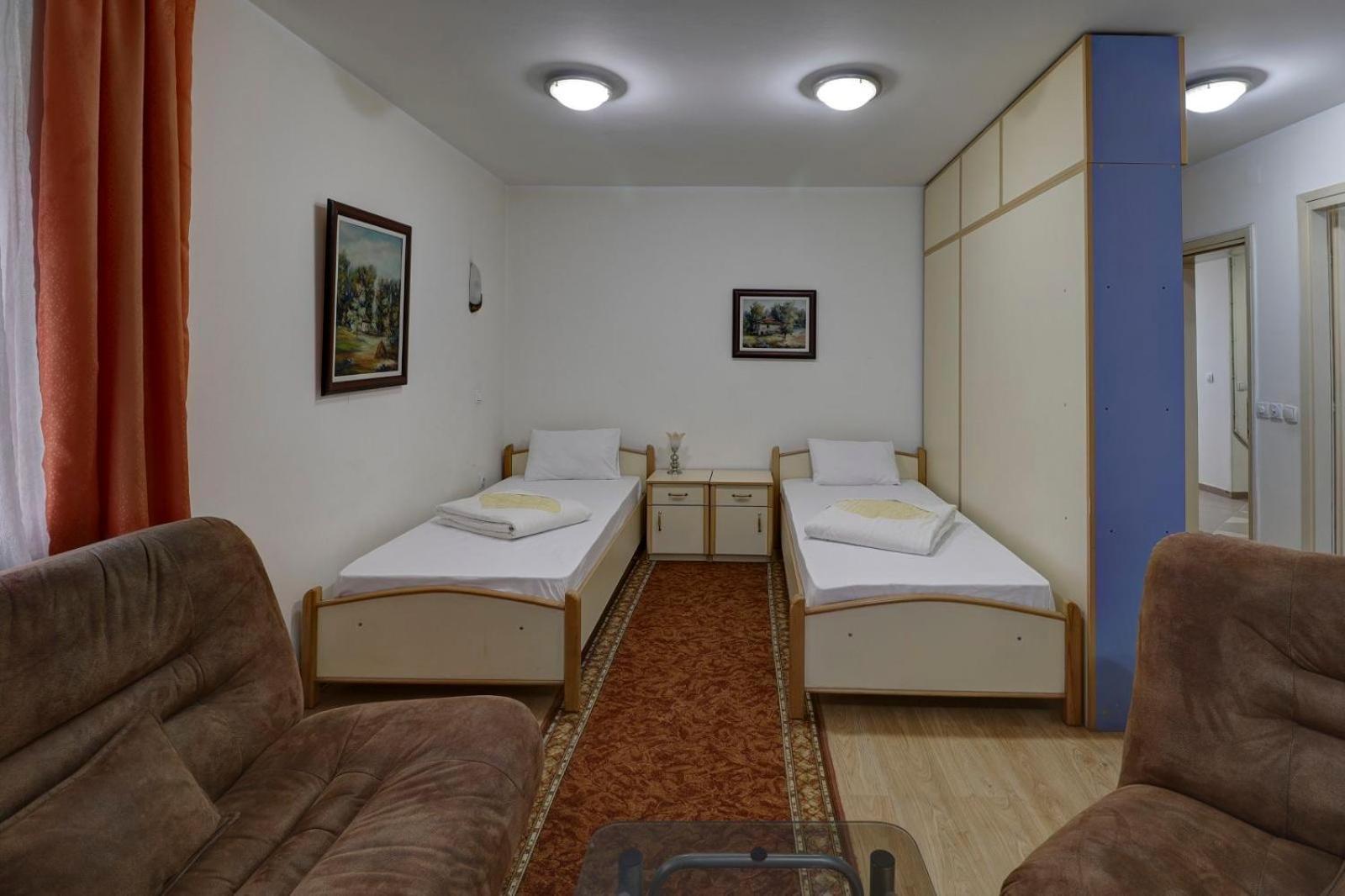 Hotel Perla Ldm Leskovac レスコヴァツ エクステリア 写真